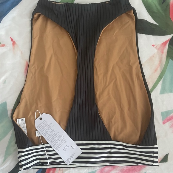 boys + arrows Sup Stevie top - Picture 3 of 7